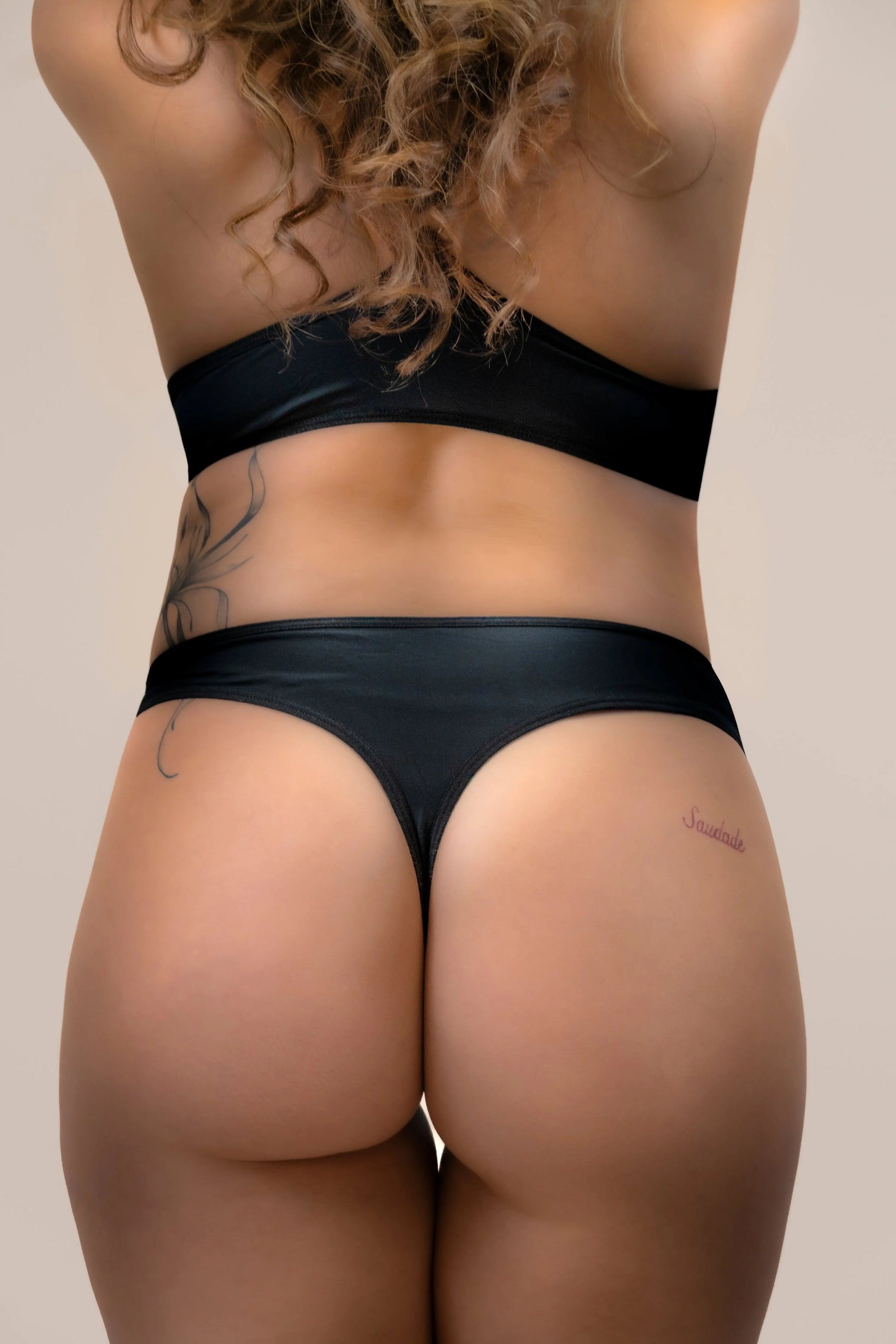 Two-piece black lingerie set with push-up bra OvanieLingerie